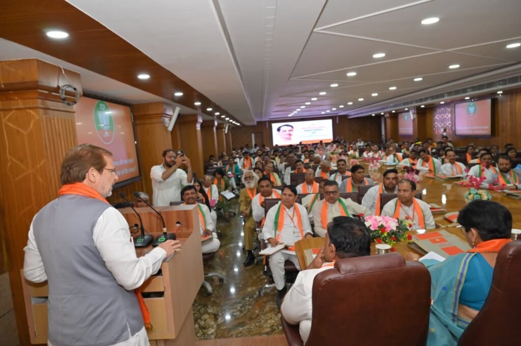 प्रधानमंत्री नरेंद्र मोदी का अंत्योदय से संतृप्ति मॉडल हर पात्र को बनाएगा लाभार्थी: सहकारिता मंत्री डॉ. अरविंद शर्मा