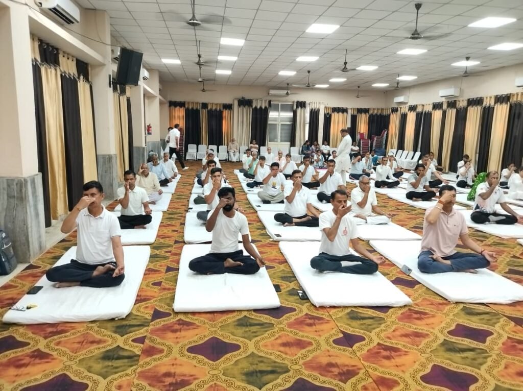 आयुष विभाग ने किया जिला स्तरीय योग महोत्सव का आयोजन