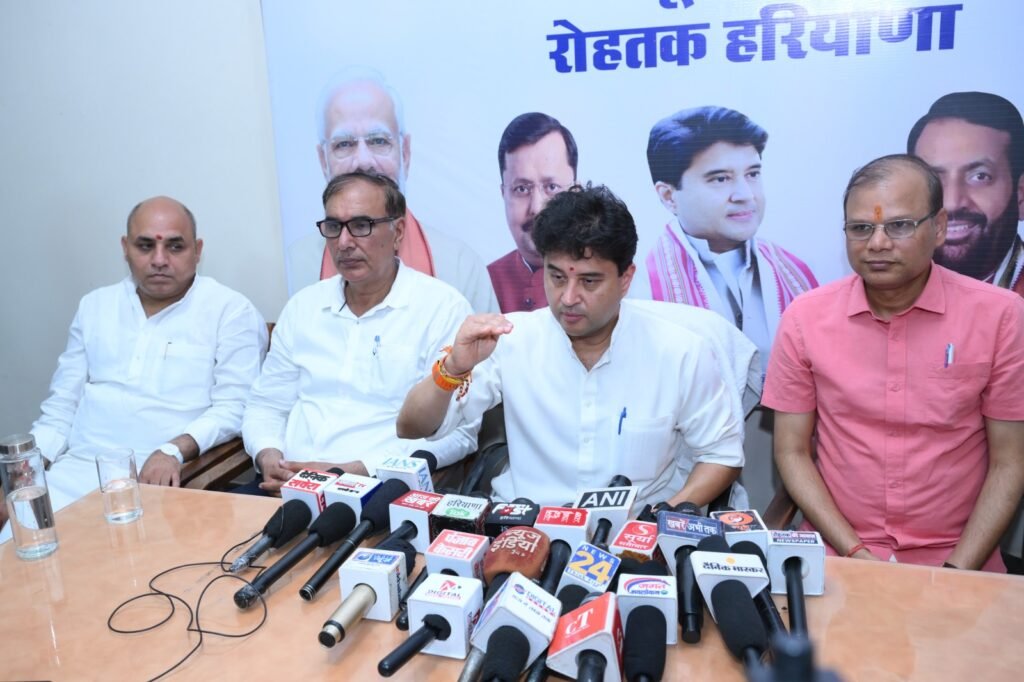 प्रधानमंत्री देश के लोकतांत्रिक इतिहास में सबसे लंबे समय तक इस पद पर निरंतर प्रधानमंत्री रहने वाले पीएम बने