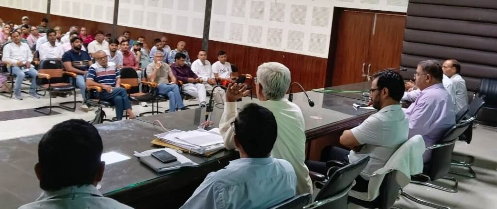 सभी बीएलओ कम से कम एक दिन में 50 फार्म वितरित करें: एसडीएम