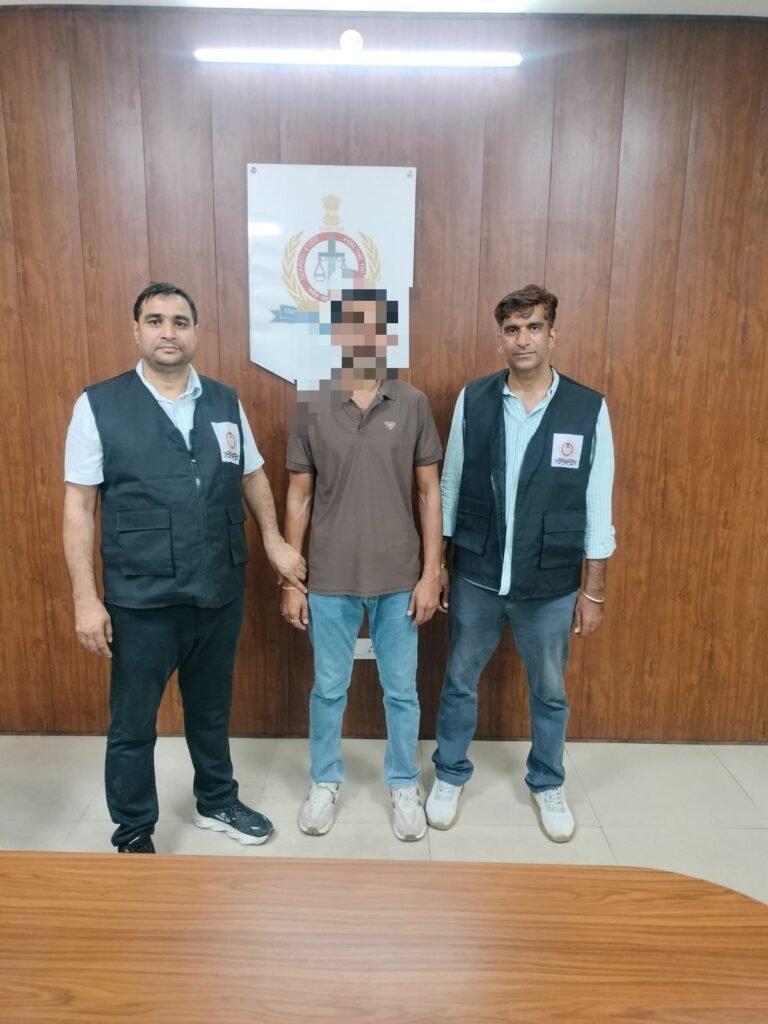 रिश्वतखोरी पर एसीबी का एक और प्रहार: रोहतक जिला में 5,500 रुपये की रिश्वत लेते उर्दू कॉपीस्ट रंगे हाथ गिरफ्तार*