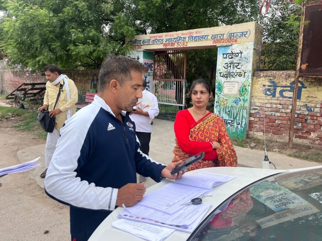 डीसी एवं जिला निर्वाचन अधिकारी वर्षा खांगवाल ने एसआईआर को लेकर बेरी विधानसभा क्षेत्र के कई गांवों में लिया गणना अभियान का जायजा