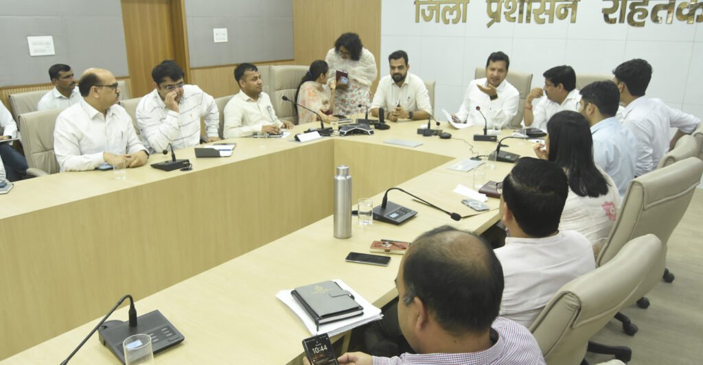 अधिकारी मानसून सीजन के दृष्टिगत शहरी व ग्रामीण क्षेत्रों में जल निकासी के करवाये पुख्ता प्रबंध :- उपायुक्त सचिन गुप्ता
