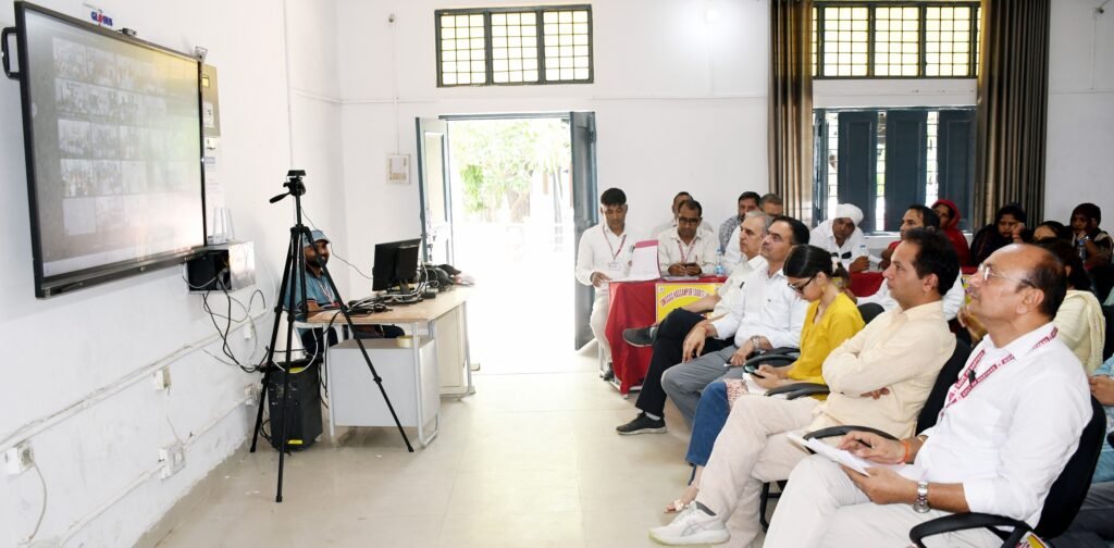 मुख्यमंत्री श्री नायब सिंह सैनी ने विद्यालय प्रबंधन समितियों से किया सीधा संवाद*