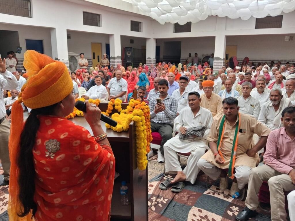 हरियाणा राज्य महिला आयोग की उपाध्यक्ष मीना परमार ने किया खरक कलां और कलिंगा में राजकीय कन्या वरिष्ठ माध्यमिक विद्यालय का निरीक्षण