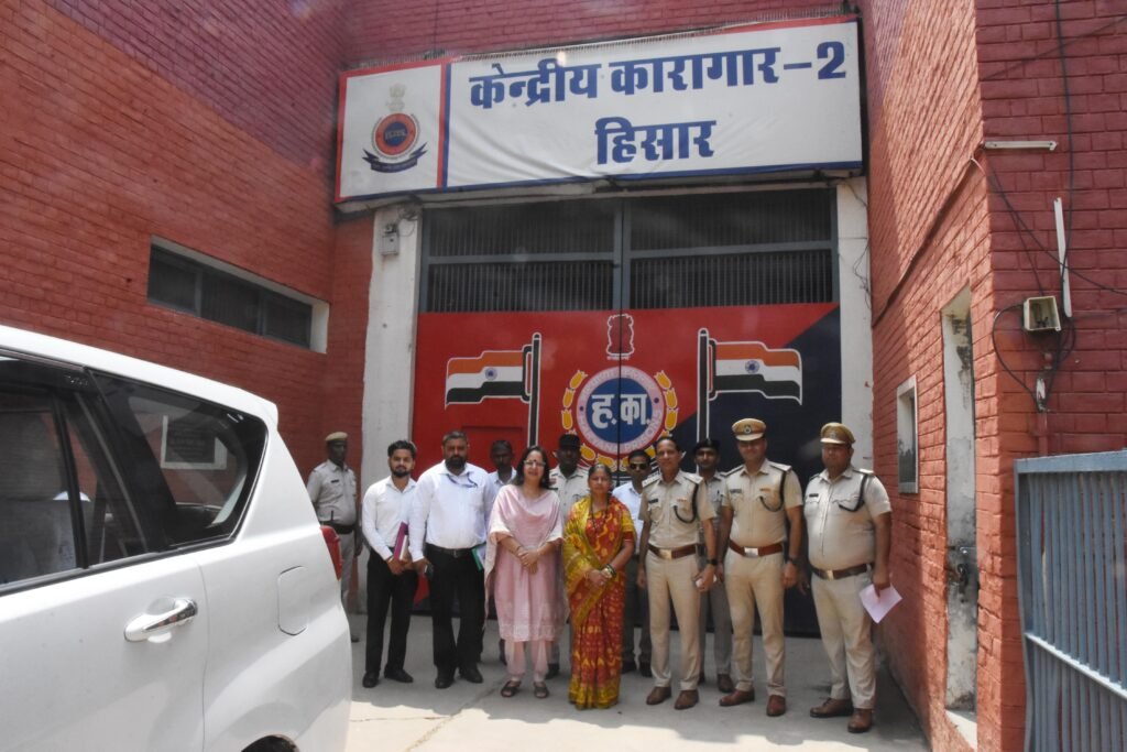 महिला आयोग की उपाध्यक्ष मीना परमार ने महिलाओं की सुरक्षा, स्वास्थ्य एवं कल्याण से संबंधित योजनाओं व व्यवस्थाओं की समीक्षा की