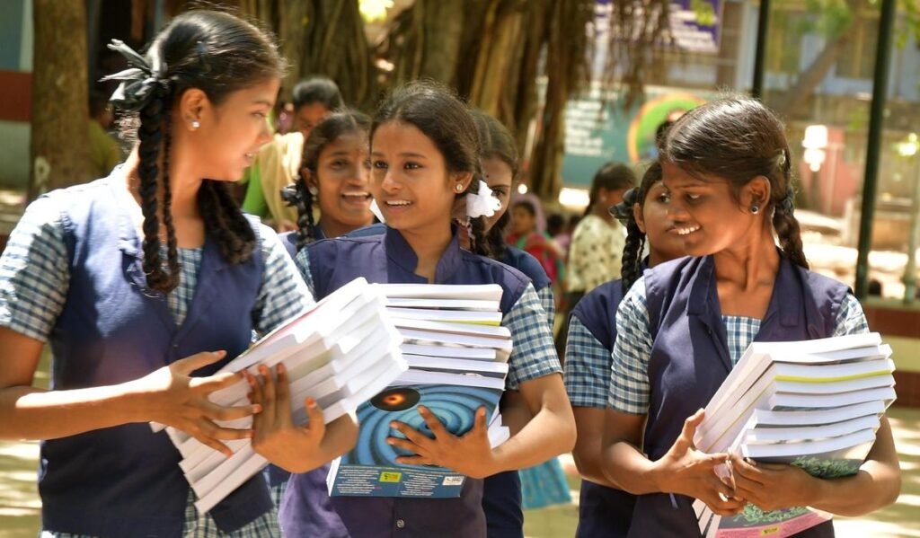 मुख्य सचिव ने की समग्र शिक्षा योजना की समीक्षा, जिलों में 100 फीसदी नामांकन सुनिश्चित करने के निर्देश