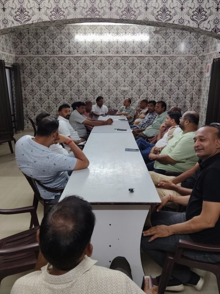 नई कार्यकारिणी की पहली बैठक में विभिन्न समितियों के गठन और माहेश्वरी भवन के आधुनिकीकरण पर बनी सहमति।