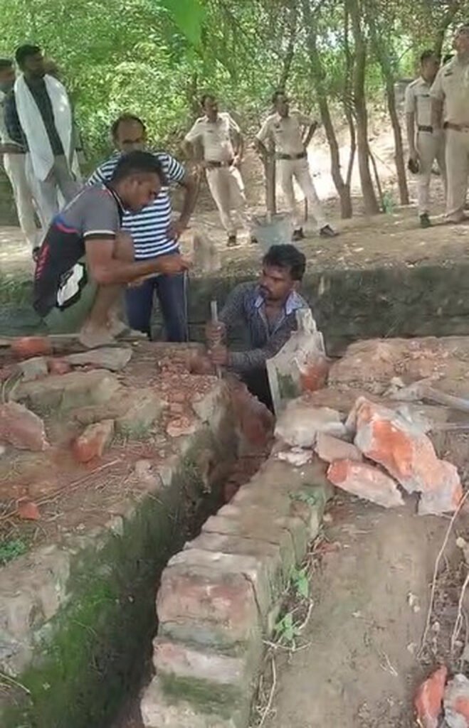 डीसी आवास में नहीं मिली एंट्री, बाहर ही फरियाद; उसी दौरान तुड़वा दिया मोगा