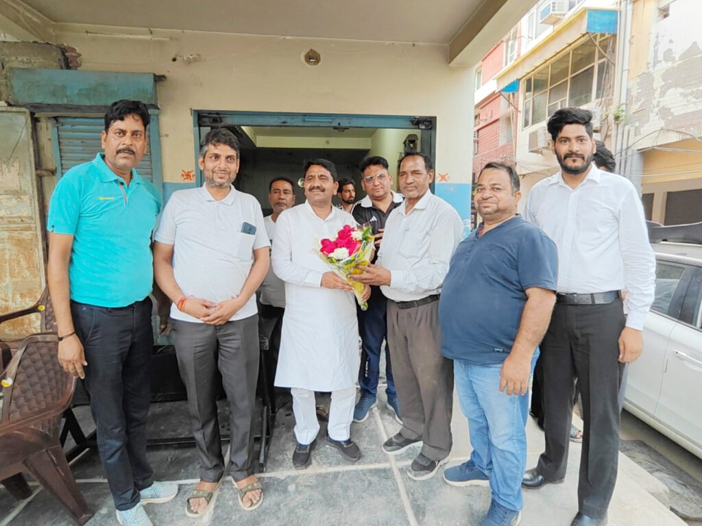 हरियाणा वन विकास निगम के चेयरमैन रवि सैनी का रेड स्क्वेयर मार्केट में भव्य स्वागत