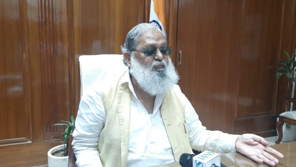 लोकतंत्र प्रतिनिधित्व से चलता है, उसके लिए नुमायंदे बनाए जाते हैं, नुमायंदों को अपनी बात संसद में रखनी चाहिए’’ – ऊर्जा मंत्री अनिल विज*