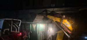 नगर परिषद प्रशासन ने शनिवार रात 1:30 बजे सर्कुलर रोड पर चलाया सफाई अभियान, सर्कुलर रोड से करीब 90 ट्राली उठाया कचरा