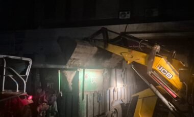 नगर परिषद प्रशासन ने शनिवार रात 1:30 बजे सर्कुलर रोड पर चलाया सफाई अभियान, सर्कुलर रोड से करीब 90 ट्राली उठाया कचरा