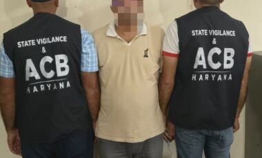  पंचायत के निर्माण कार्य की राशि जारी करने के एवज में 75 हजार रुपये रिश्वत मांगने वाला निजी व्यक्ति रंगे हाथों गिरफ्तार